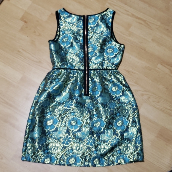 Beautiful dress - Picture 5 of 6